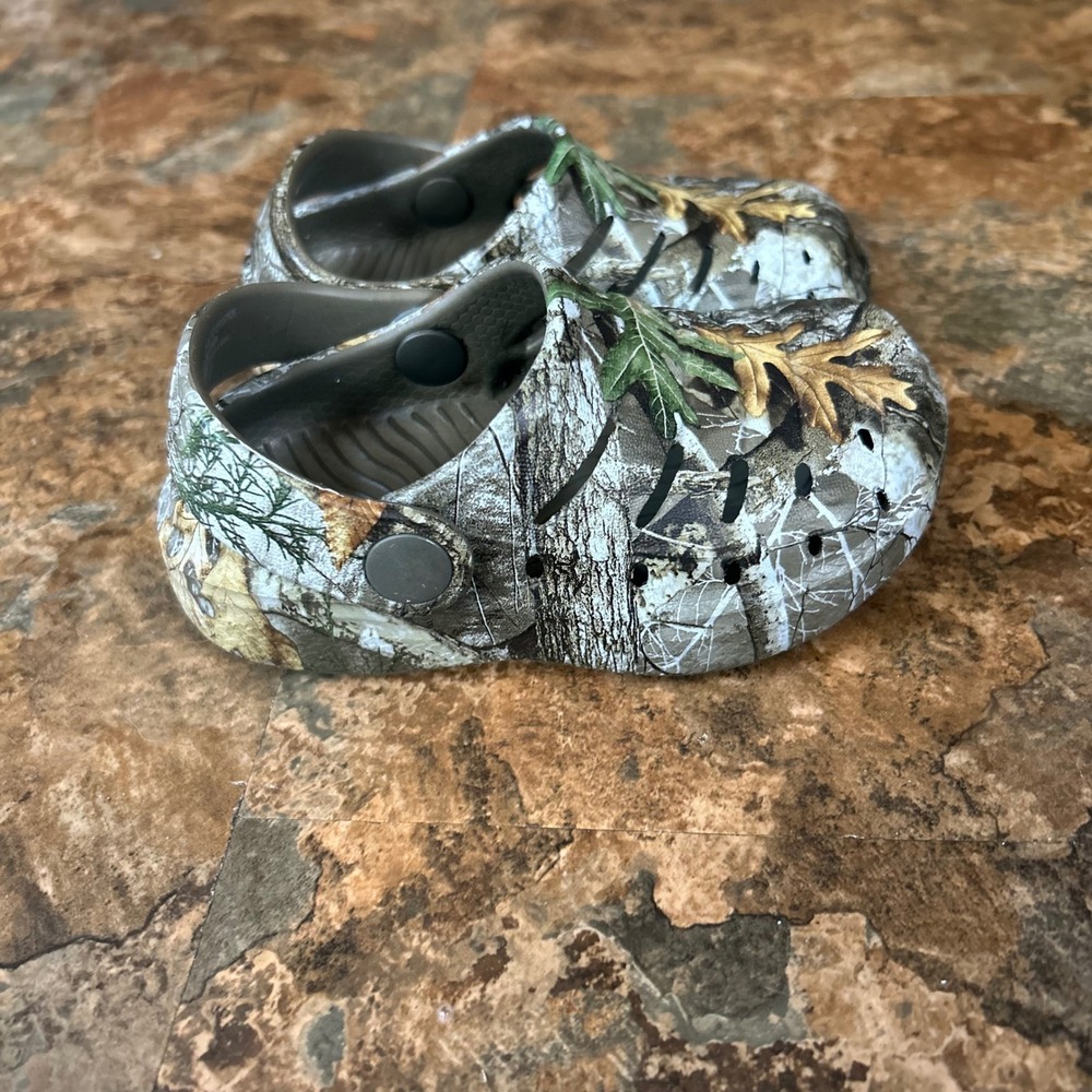 Rugged Shark Camo Clogs Toddler Boys Size 5 Camouflage Sandals Shoes Slip On